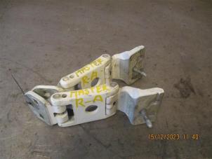 Used Rear door hinge, right Renault Master Price on request offered by Autohandel-Smet Gebroeders NV