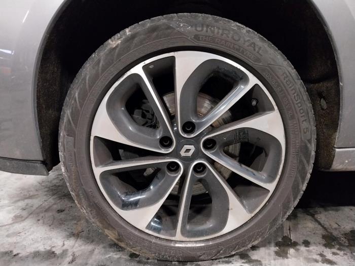 Set of wheels + tyres from a Renault Megane III Berline (BZ) 1.2 16V TCE 130 2014