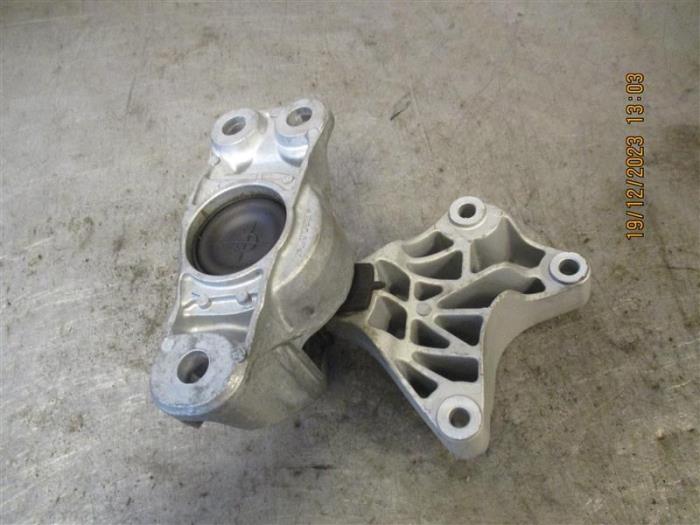Usagé Support moteur Nissan Micra (K14) 1.0 IG-T 100 Prix sur demande proposé par Autohandel-Smet Gebroeders NV