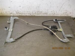 Used Door window motor Peugeot 207 CC (WB) 1.6 16V Price on request offered by Autohandel-Smet Gebroeders NV