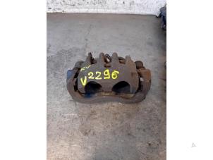 Used Front brake calliper, right Peugeot Boxer (U9) 2.2 Blue HDi 120 Price on request offered by Autohandel-Smet Gebroeders NV