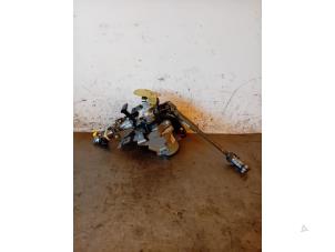 Used Steering column housing complete Renault Scénic III (JZ) 1.6 Energy dCi 130 Price on request offered by Autohandel-Smet Gebroeders NV