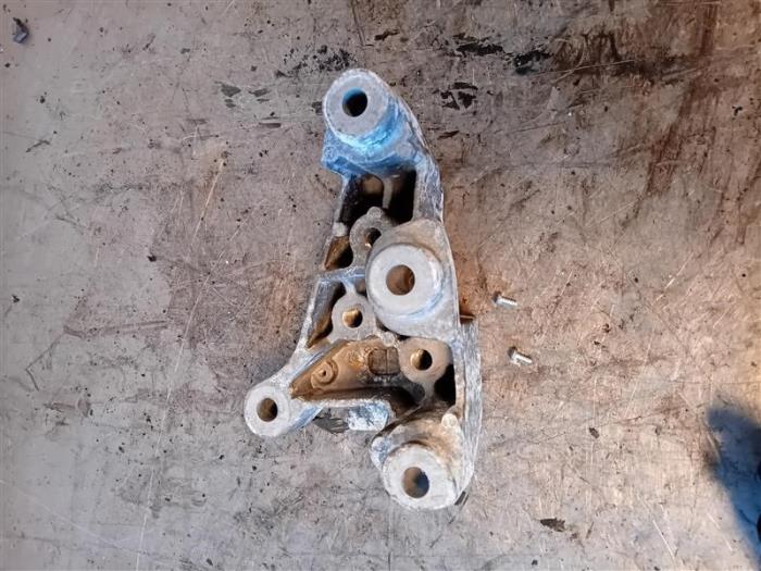 Used Engine mount Jeep Cherokee (KL) 2.2 Multijet II 16V 4x4 Price on request offered by Autohandel-Smet Gebroeders NV