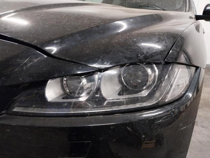 Używane Reflektor lewy Jaguar F-Pace 2.0 D 180 16V Cena na żądanie oferowane przez Autohandel-Smet Gebroeders NV