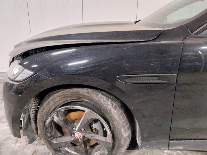Używane Ekran lewy przód Jaguar F-Pace 2.0 D 180 16V Cena na żądanie oferowane przez Autohandel-Smet Gebroeders NV