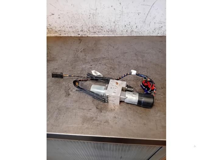 Używane Silnik dachu cabrio Peugeot 207 CC (WB) 1.6 16V Cena na żądanie oferowane przez Autohandel-Smet Gebroeders NV