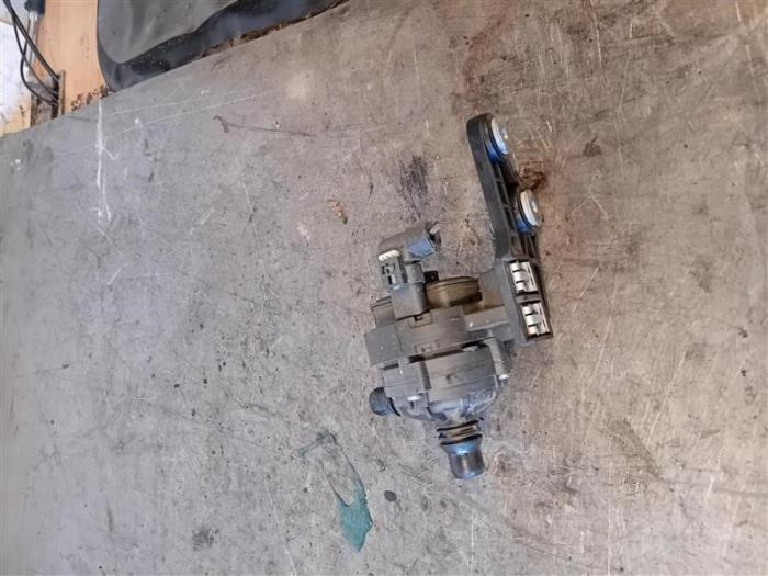 Begagnade Extra vattenpump BMW 3 serie Touring (G21) 320d xDrive 2.0 TwinPower Turbo 16V Hybrid Pris på förfrågan erbjuds av Autohandel-Smet Gebroeders NV