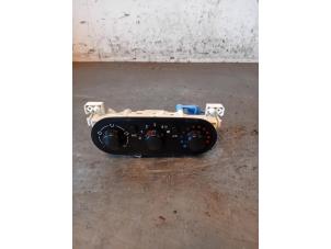 Used Air conditioning control panel Renault Trafic (1FL/2FL/3FL/4FL) 1.6 dCi 125 Twin Turbo Price on request offered by Autohandel-Smet Gebroeders NV