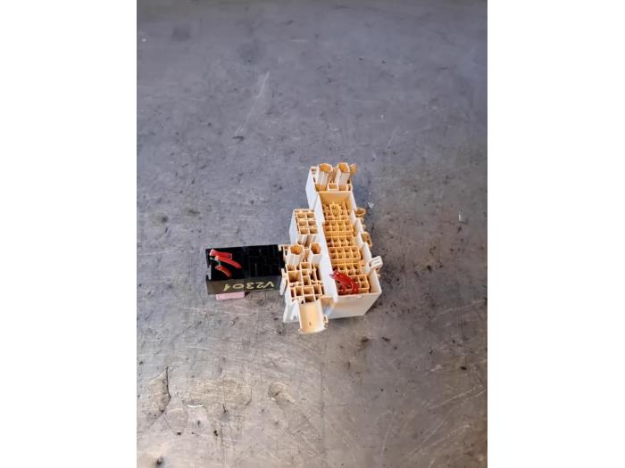Fuse box from a Renault Master IV (FV) 2.3 dCi 110 16V FWD 2019