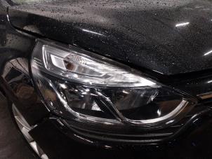 Used Headlight, right Renault Clio IV (5R) 1.2 TCE 16V GT EDC Price on request offered by Autohandel-Smet Gebroeders NV