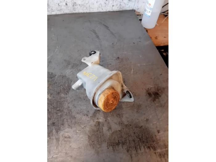 Begagnade Styrservotank Fiat Doblo Cargo (263) 1.3 D Multijet Pris på förfrågan erbjuds av Autohandel-Smet Gebroeders NV