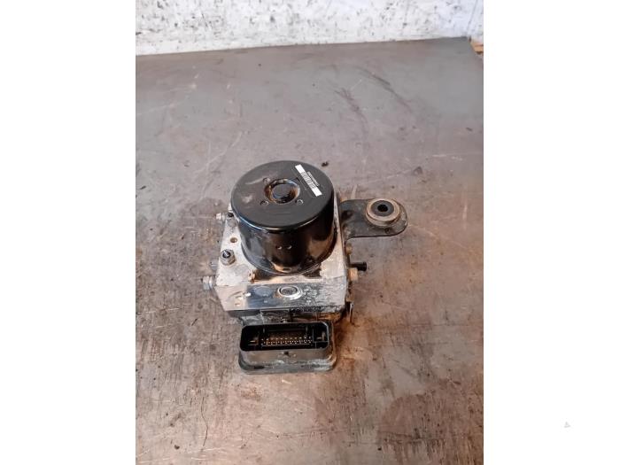 Begagnade ABS-pump Fiat Doblo Cargo (263) 1.3 D Multijet Pris på förfrågan erbjuds av Autohandel-Smet Gebroeders NV