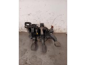 Used Set of pedals Fiat Doblo Cargo (263) 1.3 D Multijet Price on request offered by Autohandel-Smet Gebroeders NV