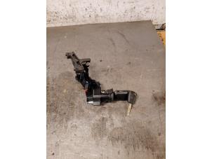 Used Ignition lock + key Fiat Doblo Cargo (263) 1.3 D Multijet Price on request offered by Autohandel-Smet Gebroeders NV