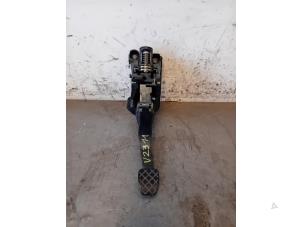 Used Clutch pedal Volkswagen Touran (5T1) 1.6 TDI Price on request offered by Autohandel-Smet Gebroeders NV