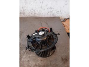 Usados Motor de ventilador de calefactor Volkswagen Touran (5T1) 1.6 TDI Precio de solicitud ofrecido por Autohandel-Smet Gebroeders NV