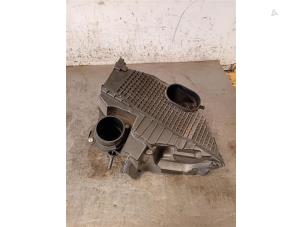 Used Air box Renault Clio IV (5R) 1.2 TCE 16V GT EDC Price on request offered by Autohandel-Smet Gebroeders NV
