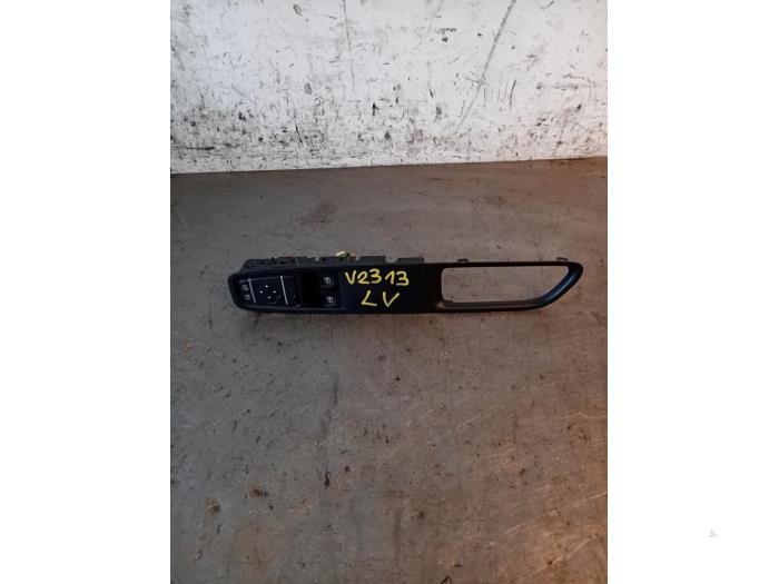 Usados Interruptor combinado de ventanillas Renault Clio IV (5R) 1.2 TCE 16V GT EDC Precio de solicitud ofrecido por Autohandel-Smet Gebroeders NV