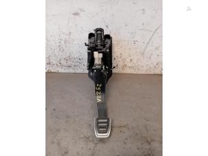 Used Clutch pedal Audi A3 Limousine (8VS/8VM) 1.6 TDI 16V Price on request offered by Autohandel-Smet Gebroeders NV