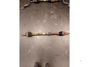 Used Front drive shaft, right Ford Focus 4 1.0 Ti-VCT EcoBoost 12V 125 Price on request offered by Autohandel-Smet Gebroeders NV