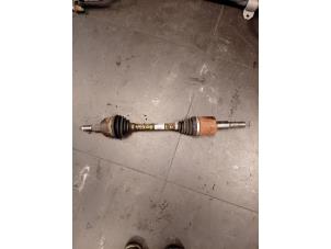 Used Front drive shaft, left Ford Focus 4 1.0 Ti-VCT EcoBoost 12V 125 Price on request offered by Autohandel-Smet Gebroeders NV