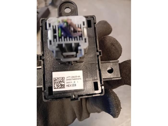 Interruptor de freno de mano de un Ford Focus 4 1.0 Ti-VCT EcoBoost 12V 125 2019