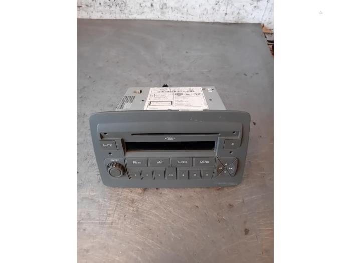 Radio CD player from a Fiat Panda (169)  2012