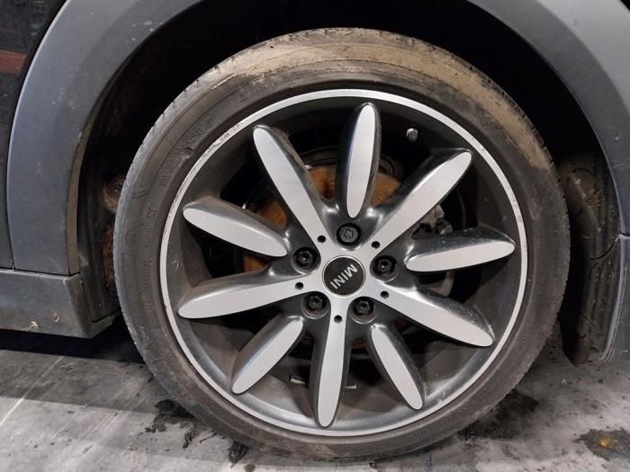 Begagnade Hjul + vinterdäck Mini Mini (F56) 1.5 12V Cooper Pris på förfrågan erbjuds av Autohandel-Smet Gebroeders NV