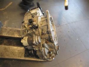 Getriebe van een Opel Astra K Sports Tourer 1.5 CDTi 122 12V 2021