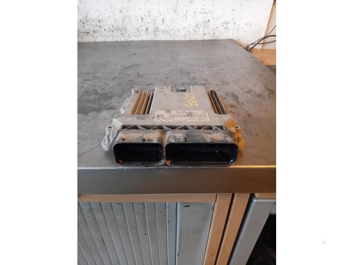 Used Engine management computer Volkswagen Crafter 2.0 TDI 16V Price on request offered by Autohandel-Smet Gebroeders NV