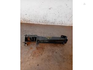 Used Front bumper bracket, right Renault Scénic IV (RFAJ) 1.5 Energy dCi 110 Price on request offered by Autohandel-Smet Gebroeders NV