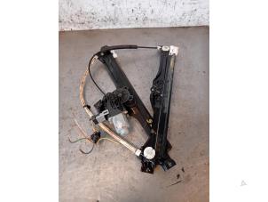 Used Door window motor Citroen DS5 (KD/KF) 2.0 HDiF 16V Price on request offered by Autohandel-Smet Gebroeders NV