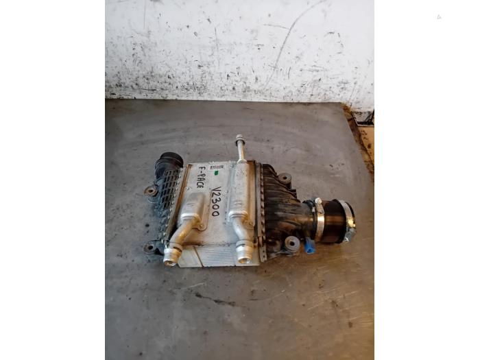 Usagé Intercooler Jaguar F-Pace 2.0 D 180 16V Prix sur demande proposé par Autohandel-Smet Gebroeders NV