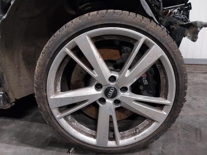 Używane Obrecz + Opona Audi RS 3 Limousine (8VS/8VM) 2.5 TFSI 20V Quattro Cena na żądanie oferowane przez Autohandel-Smet Gebroeders NV
