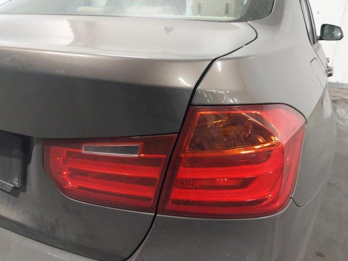 Taillight, right from a BMW 3 serie (F30) 320d 2.0 16V EfficientDynamicsEdition 2012
