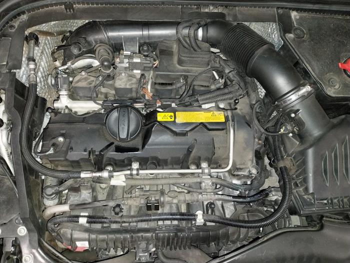 Motor van een MINI Mini (F56) 2.0 16V Cooper S 2015