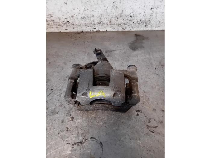Usagé Etrier de frein arrière gauche Toyota Hilux IV 3.0 D4-D 16V 4x4 Prix sur demande proposé par Autohandel-Smet Gebroeders NV