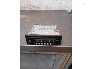 Używane Radioodtwarzacz CD Citroen Berlingo Multispace 1.6 BlueHDI 100 Cena na żądanie oferowane przez Autohandel-Smet Gebroeders NV