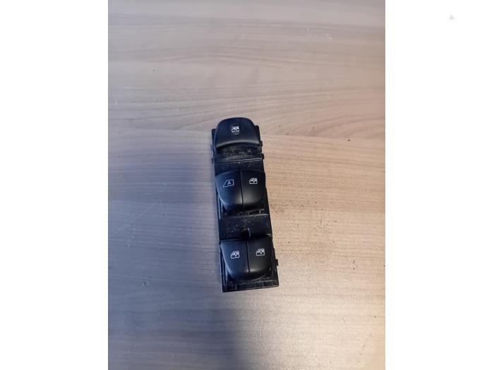 Usados Interruptor combinado de ventanillas Renault Koleos Precio de solicitud ofrecido por Autohandel-Smet Gebroeders NV