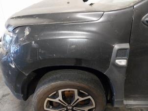 Used Front wing, left Dacia Duster (SR) 1.3 TCE 130 16V Price on request offered by Autohandel-Smet Gebroeders NV