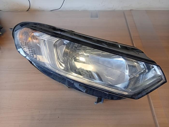 Headlight, right from a Ford Ecosport