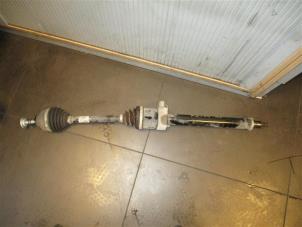 Used Front drive shaft, right BMW 2 serie Gran Tourer (F46) 218d 2.0 TwinPower Turbo 16V Price on request offered by Autohandel-Smet Gebroeders NV