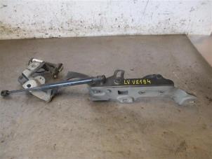 Used Bonnet Hinge BMW 2 serie Gran Tourer (F46) 218d 2.0 TwinPower Turbo 16V Price on request offered by Autohandel-Smet Gebroeders NV