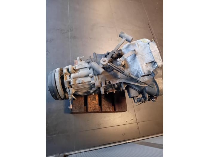 Getriebe van een Nissan NT 400 Cabstar 3.0 DCI 35.13 2019