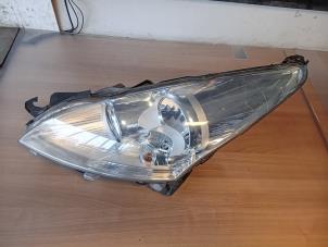 Used Headlight, left Peugeot 5008 Price on request offered by Autohandel-Smet Gebroeders NV