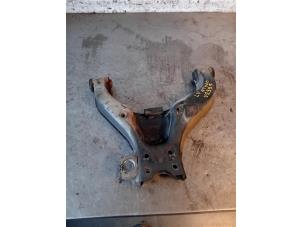 Used Front wishbone, left Nissan NT 400 Cabstar 3.0 DCI 35.13 Price on request offered by Autohandel-Smet Gebroeders NV