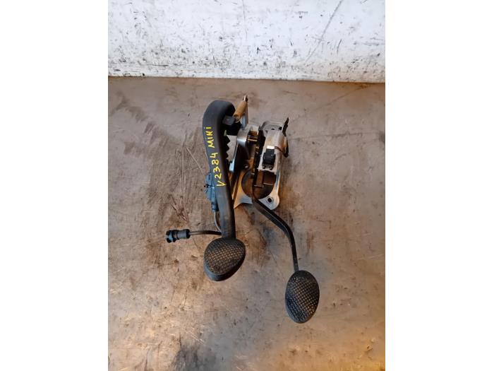 Gebrauchte Pedale Set Mini Countryman (R60) 1.6 16V Cooper Preis auf Anfrage angeboten von Autohandel-Smet Gebroeders NV