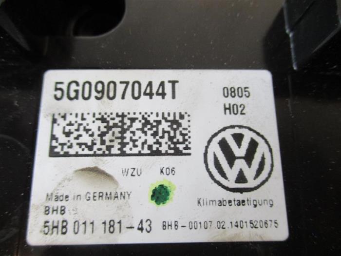 Klimabedienteil van een Volkswagen Golf VII (AUA) 1.6 TDI 16V 2014