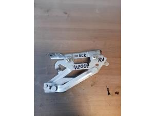 Used Front door hinge, right Mercedes GLK (204.7/9) 2.2 220 CDI 16V BlueEfficiency 4-Matic Price on request offered by Autohandel-Smet Gebroeders NV