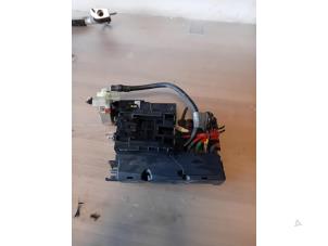Used Fuse box Mercedes GLK (204.7/9) 2.2 220 CDI 16V BlueEfficiency 4-Matic Price on request offered by Autohandel-Smet Gebroeders NV